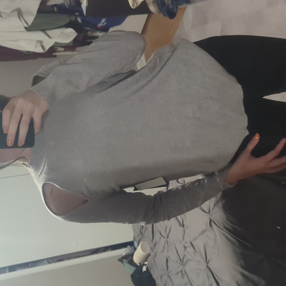 Super soft cutout sweater - Picture 3 of 5